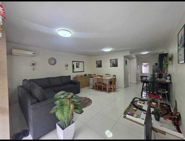 1 BEDROOM APARTMENT FOR SALE IN UMHLANGA RIDGE